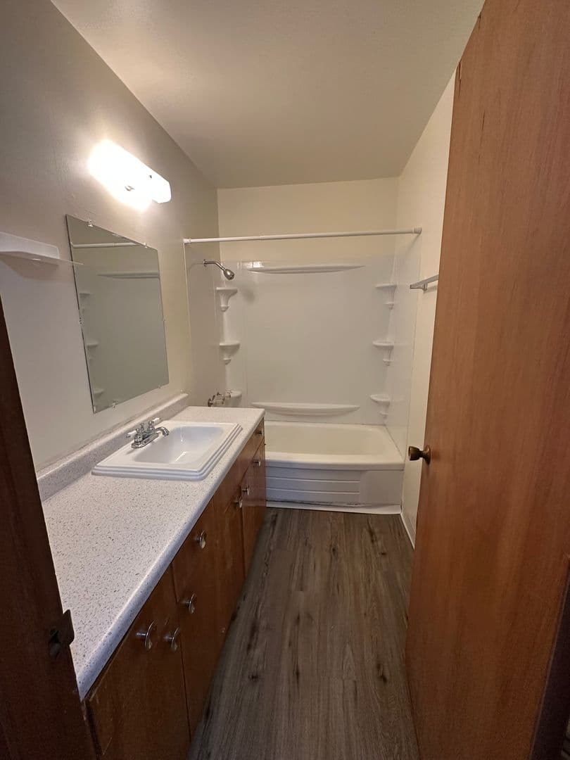 Astoria Apartment: 1566-76 Irving Ave