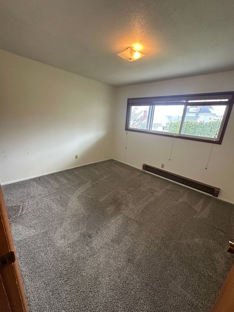 Astoria Apartment: 1566-76 Irving Ave