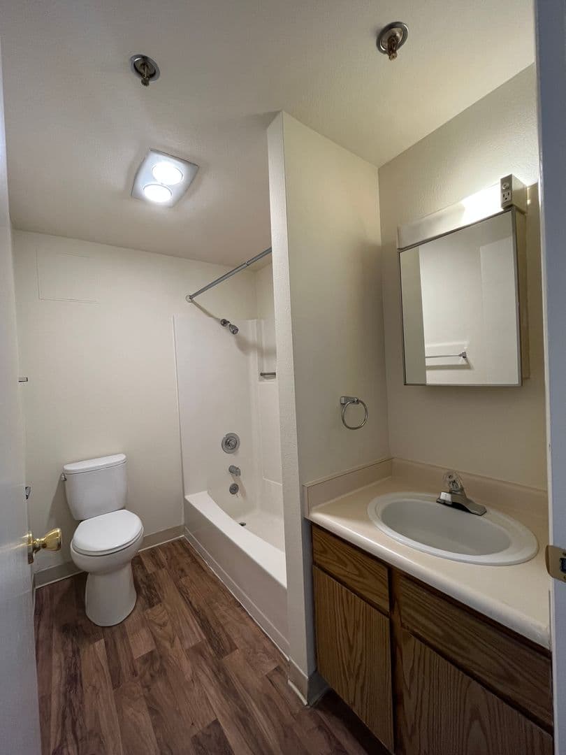 Astoria Apartment: 342 14th st