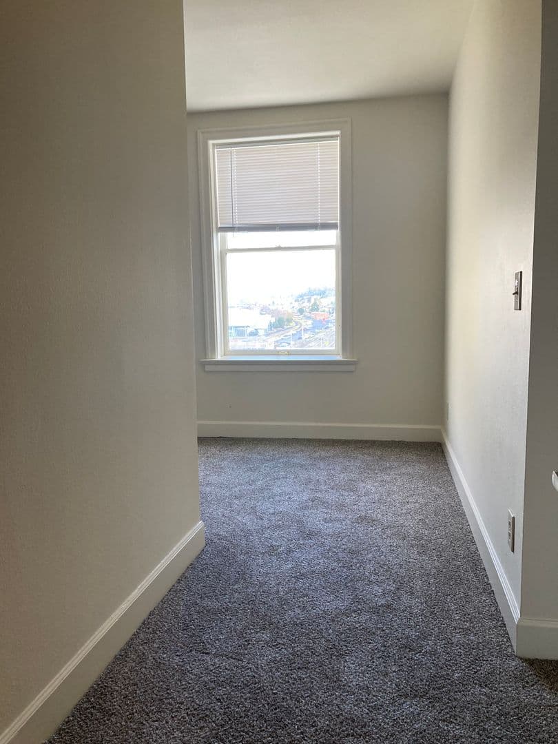 Astoria Apartment: 342 14th st