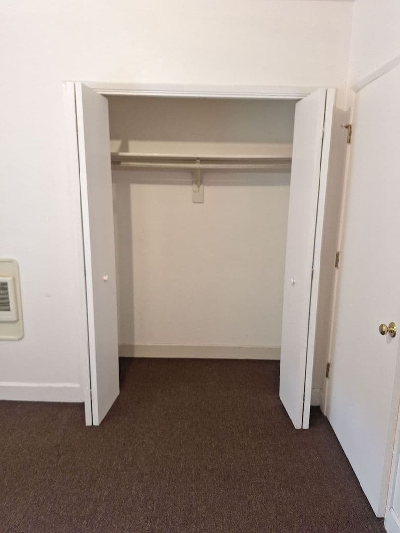Astoria Apartment: 342 14th st