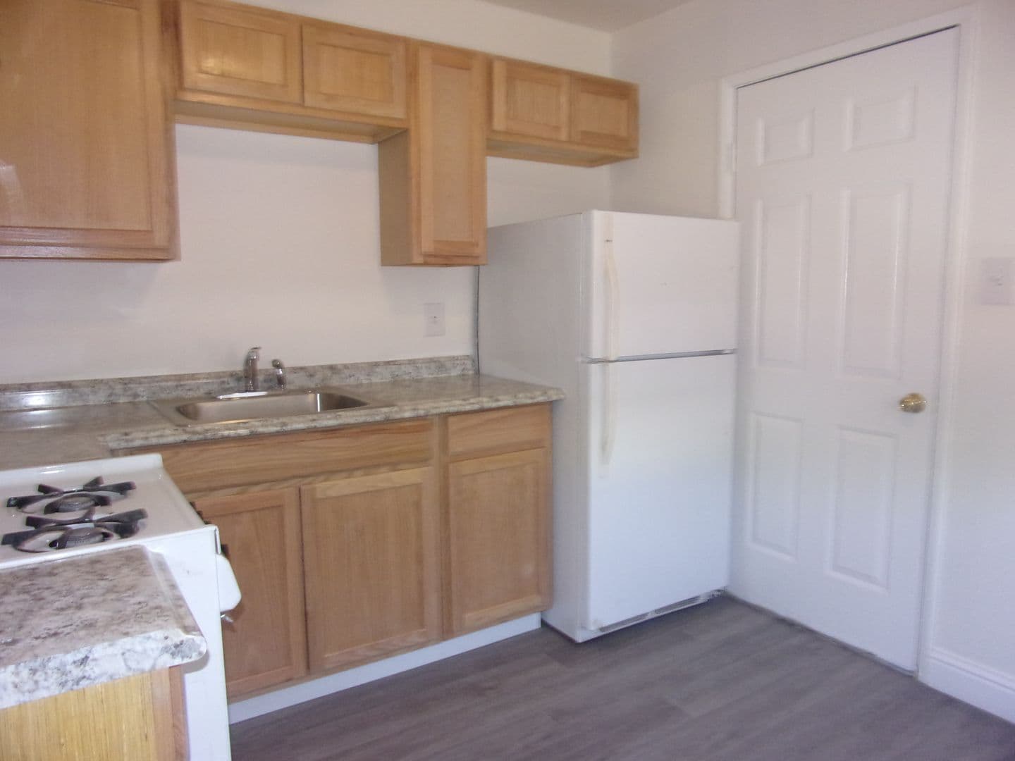 Dixon Apartment: 271 W. Walnut Street