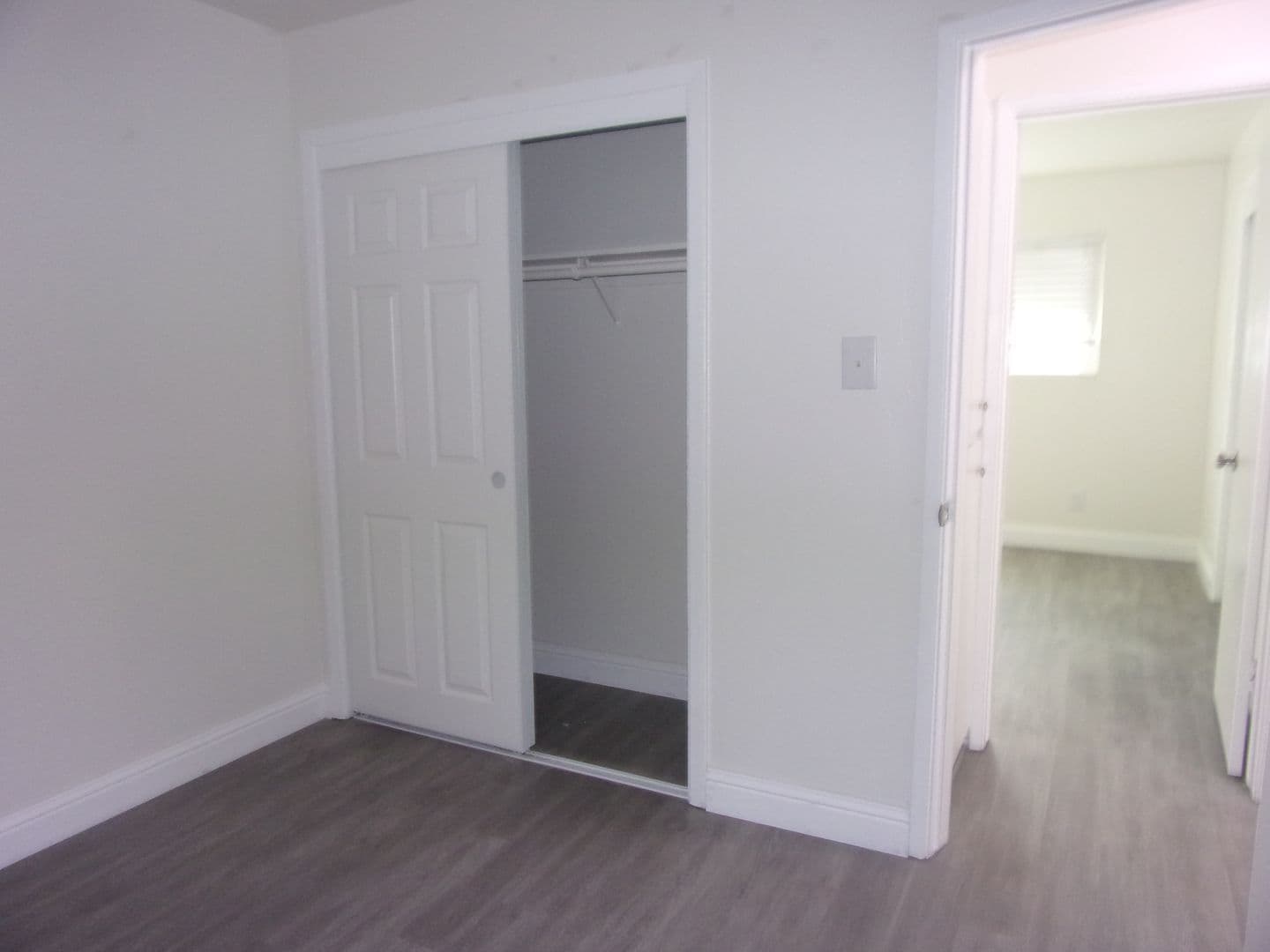 Dixon Apartment: 271 W. Walnut Street