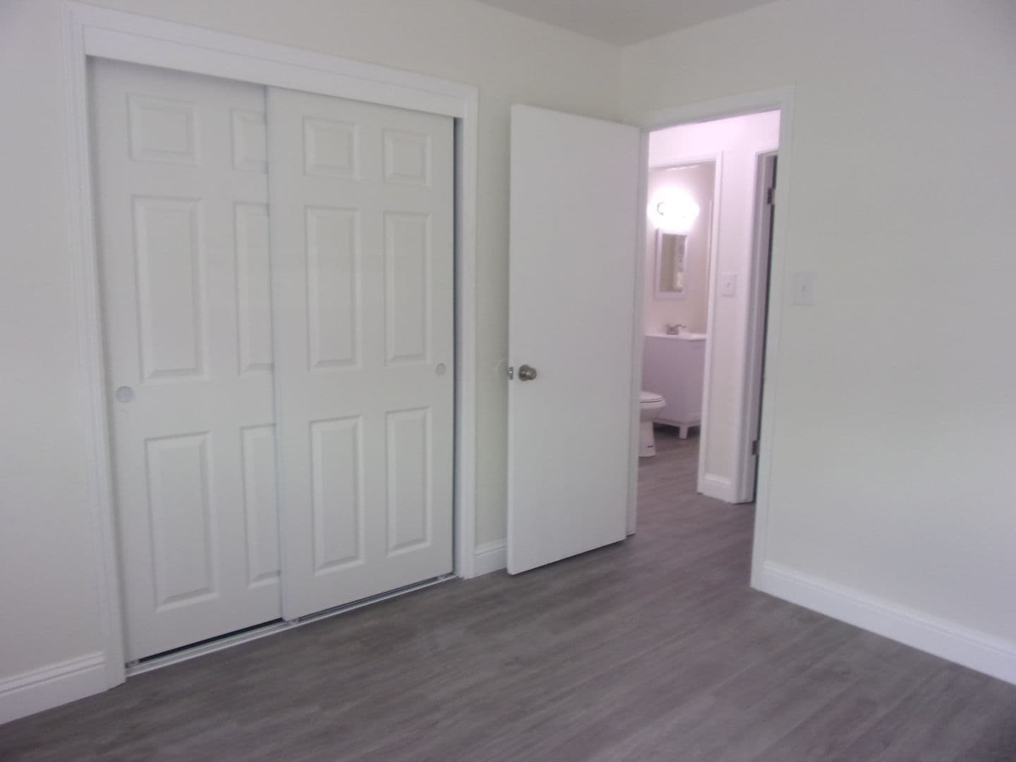 Dixon Apartment: 271 W. Walnut Street