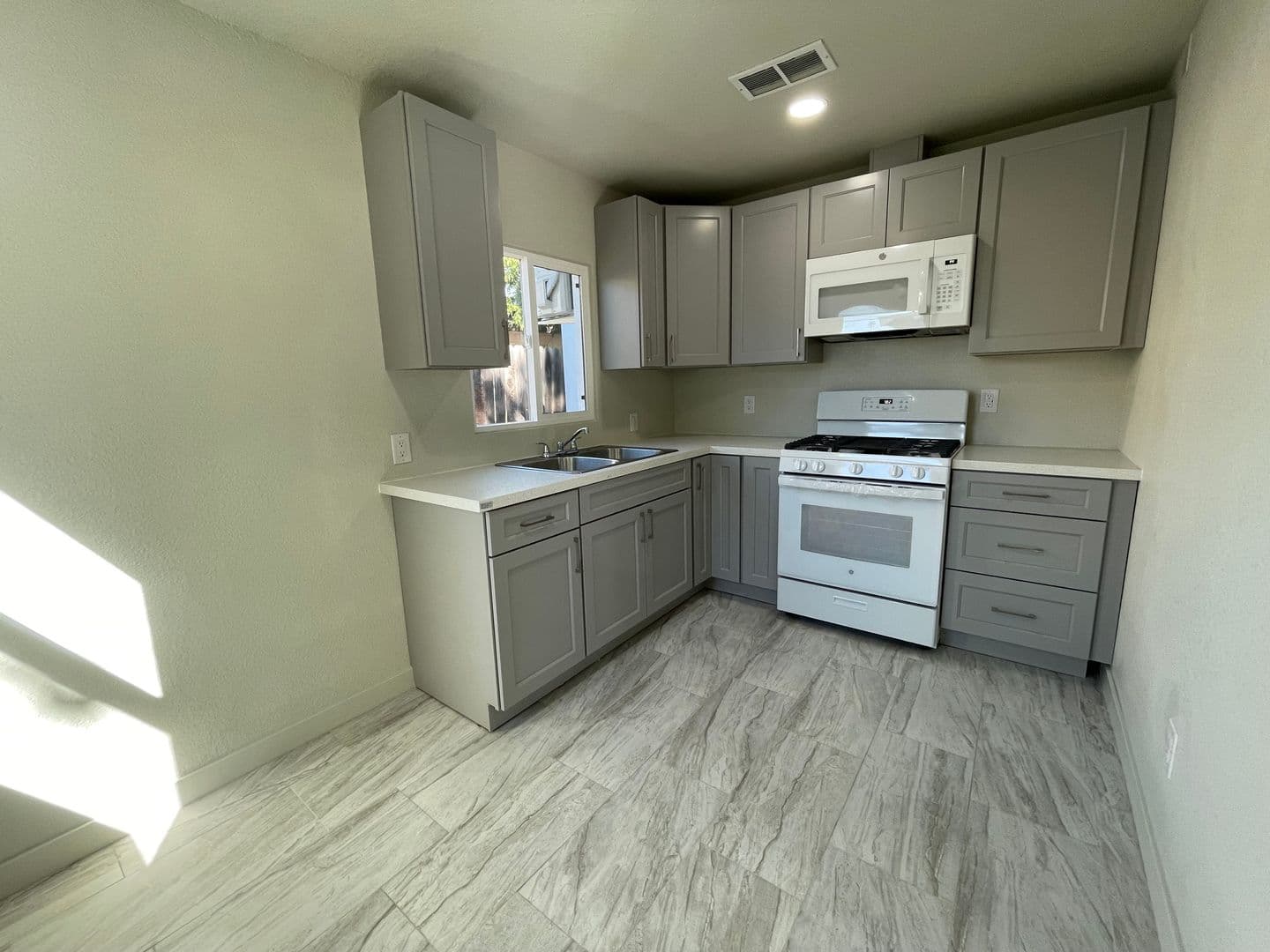 Winters Apartment: 18 Anderson Ave.