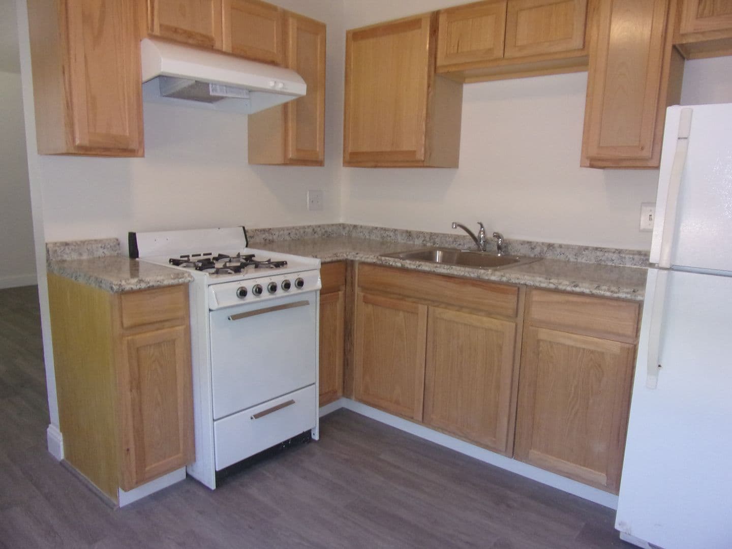 Dixon Apartment: 271 W. Walnut Street