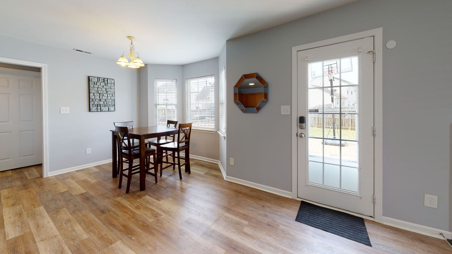 Charlotte Apartment: 11234 Anna Rose