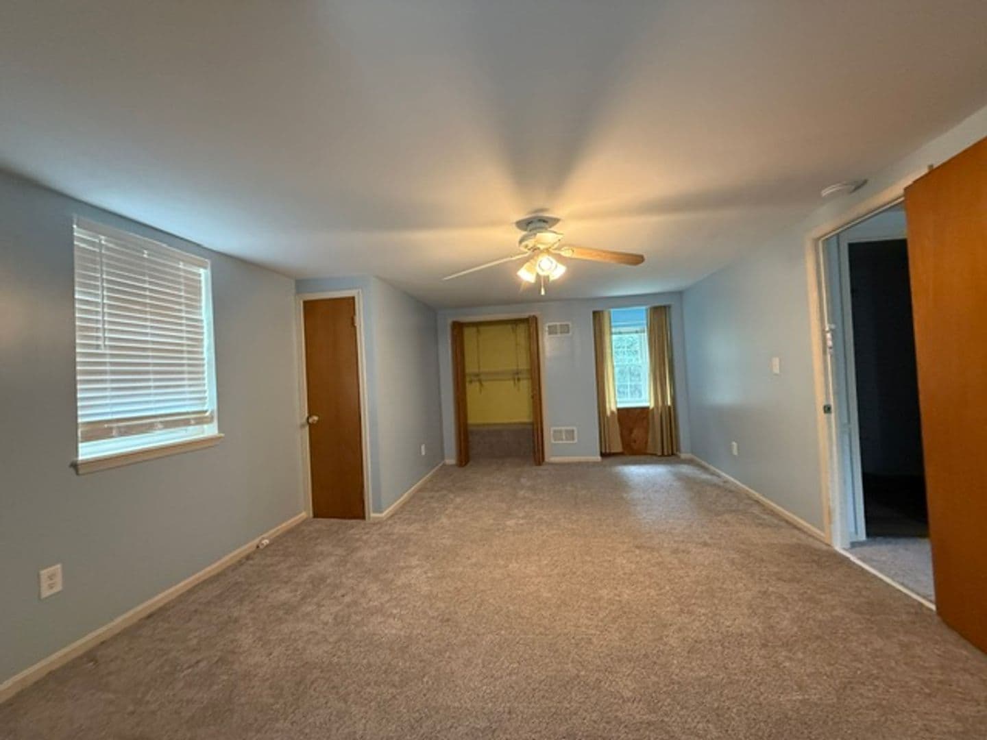 Waldorf House: 3059 Huntington Circle