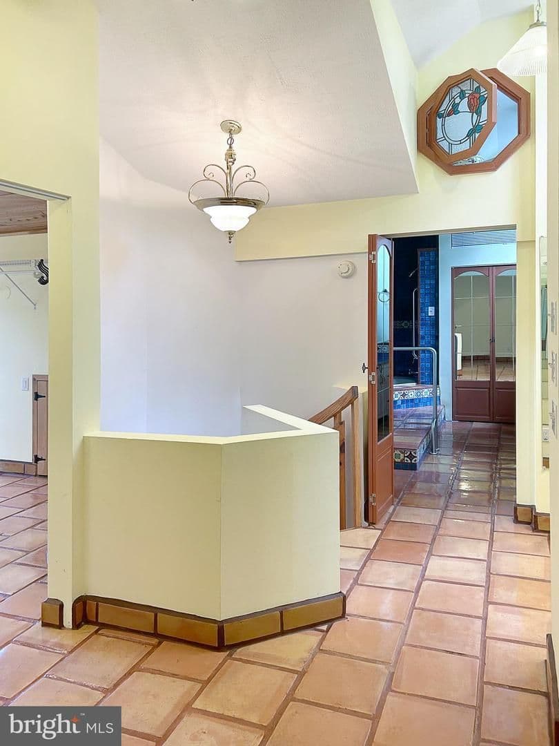 Newburg House: 12330 Potomac View Road