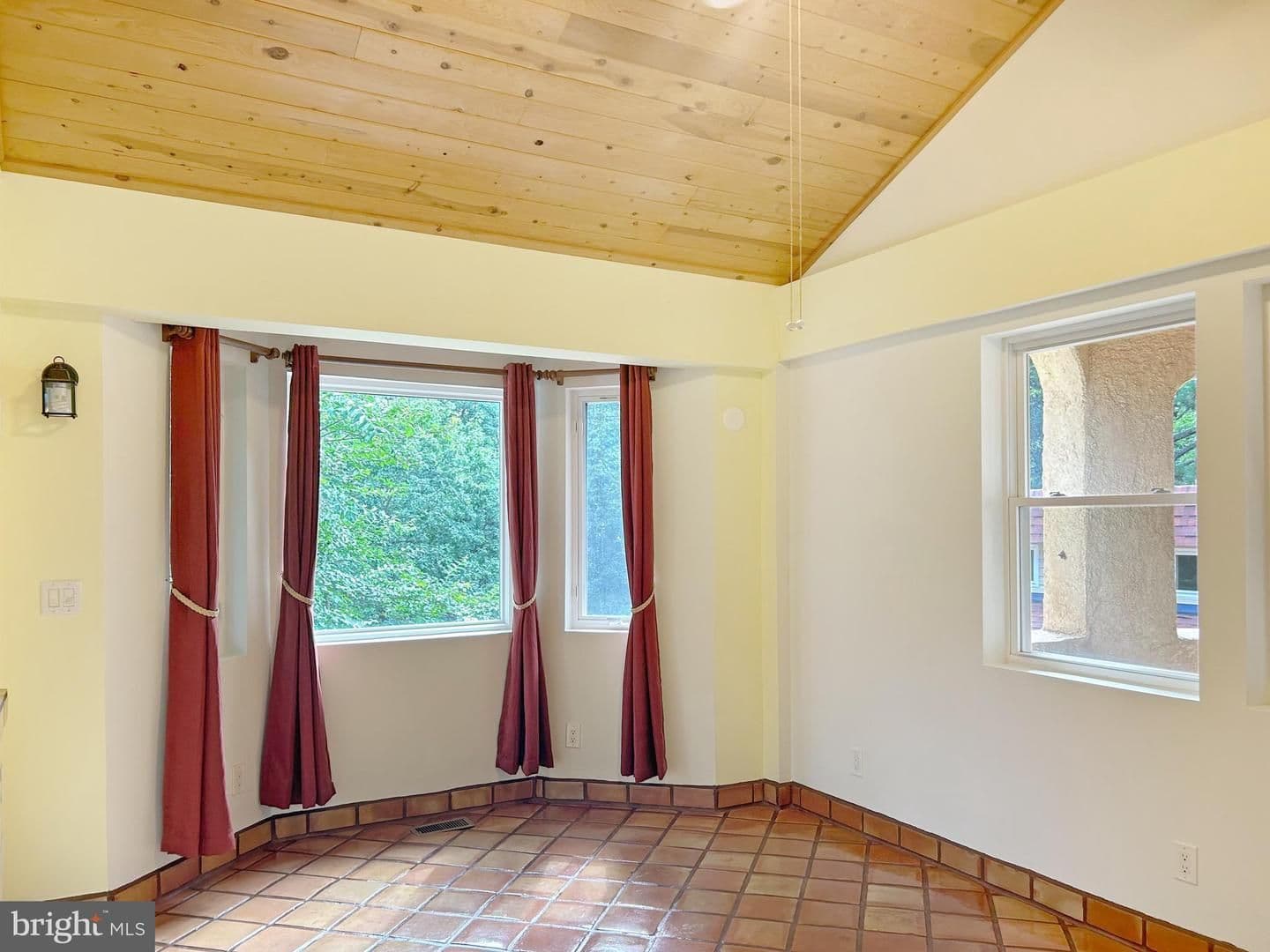 Newburg House: 12330 Potomac View Road