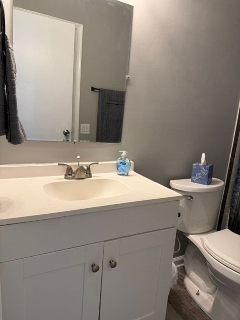 Waldorf House: 1038 Bannister Circle