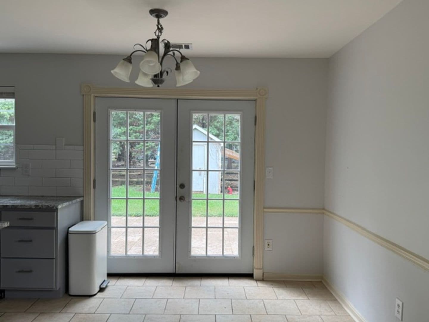 Waldorf House: 3059 Huntington Circle