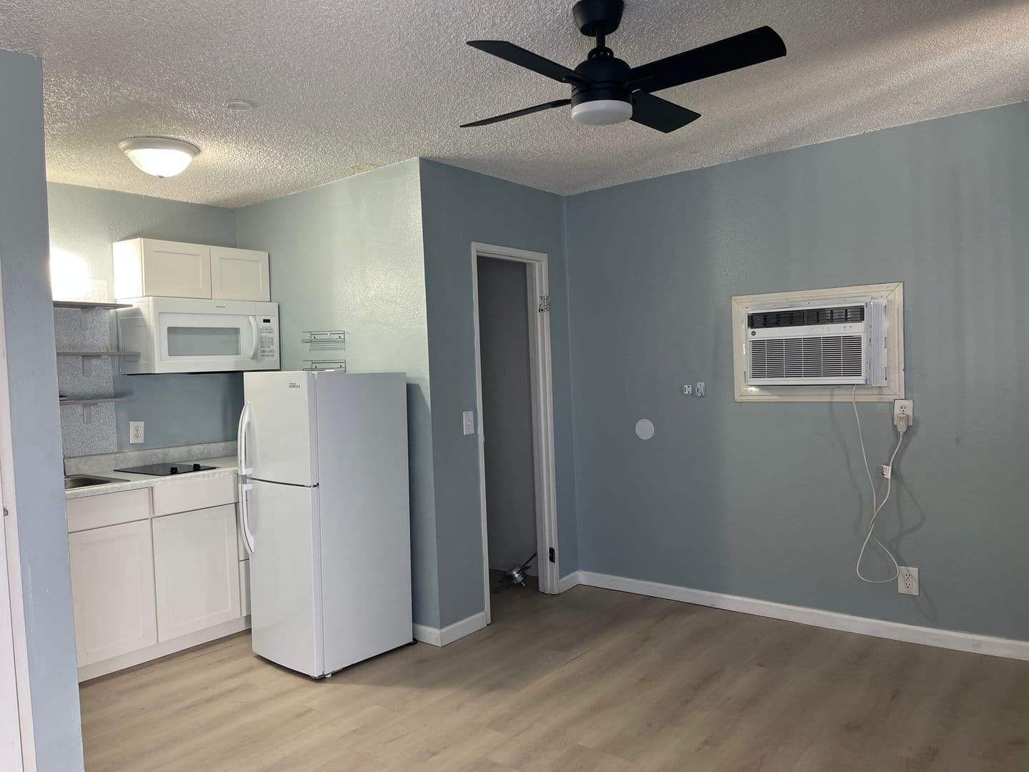 Henderson Apartment: 300 Eastminister Ct
