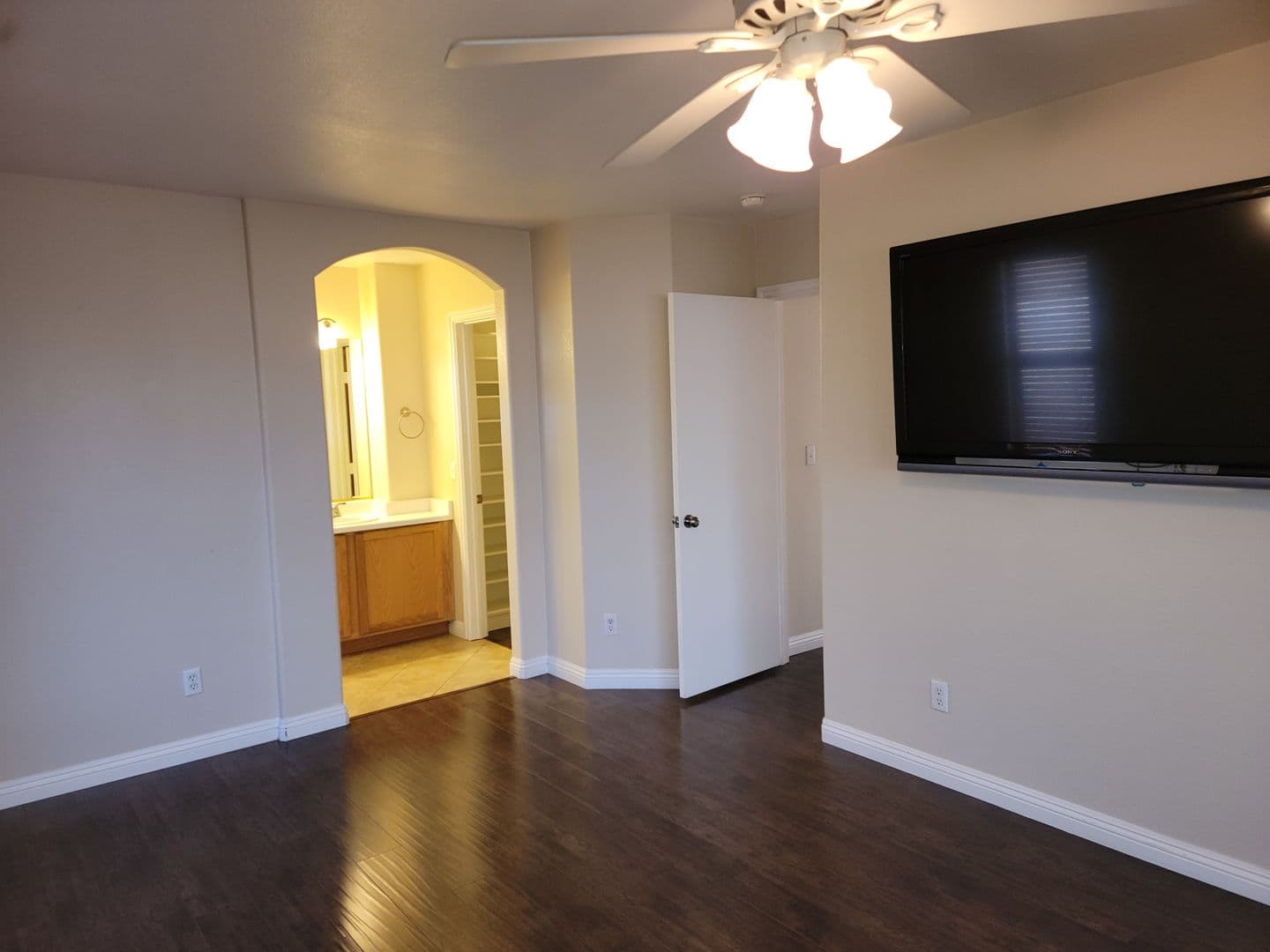 Las Vegas House: 1086 Silver Creek Ave