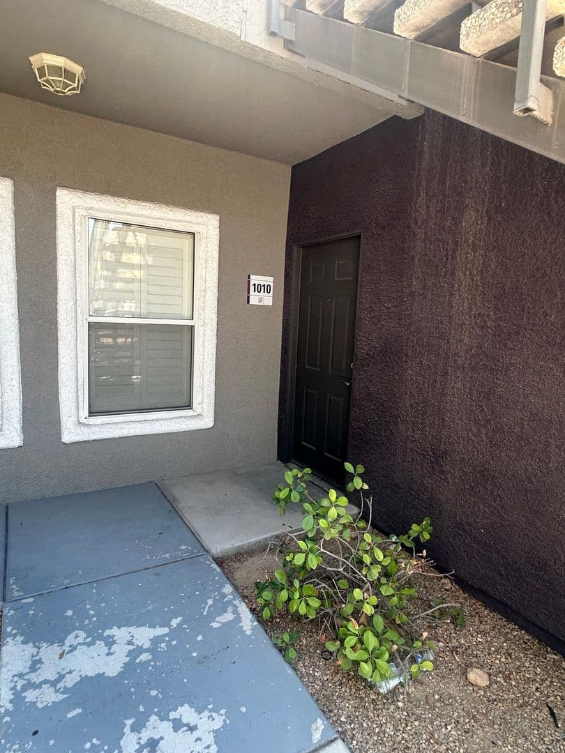 Las Vegas House: 9620 W Russell Rd #1010