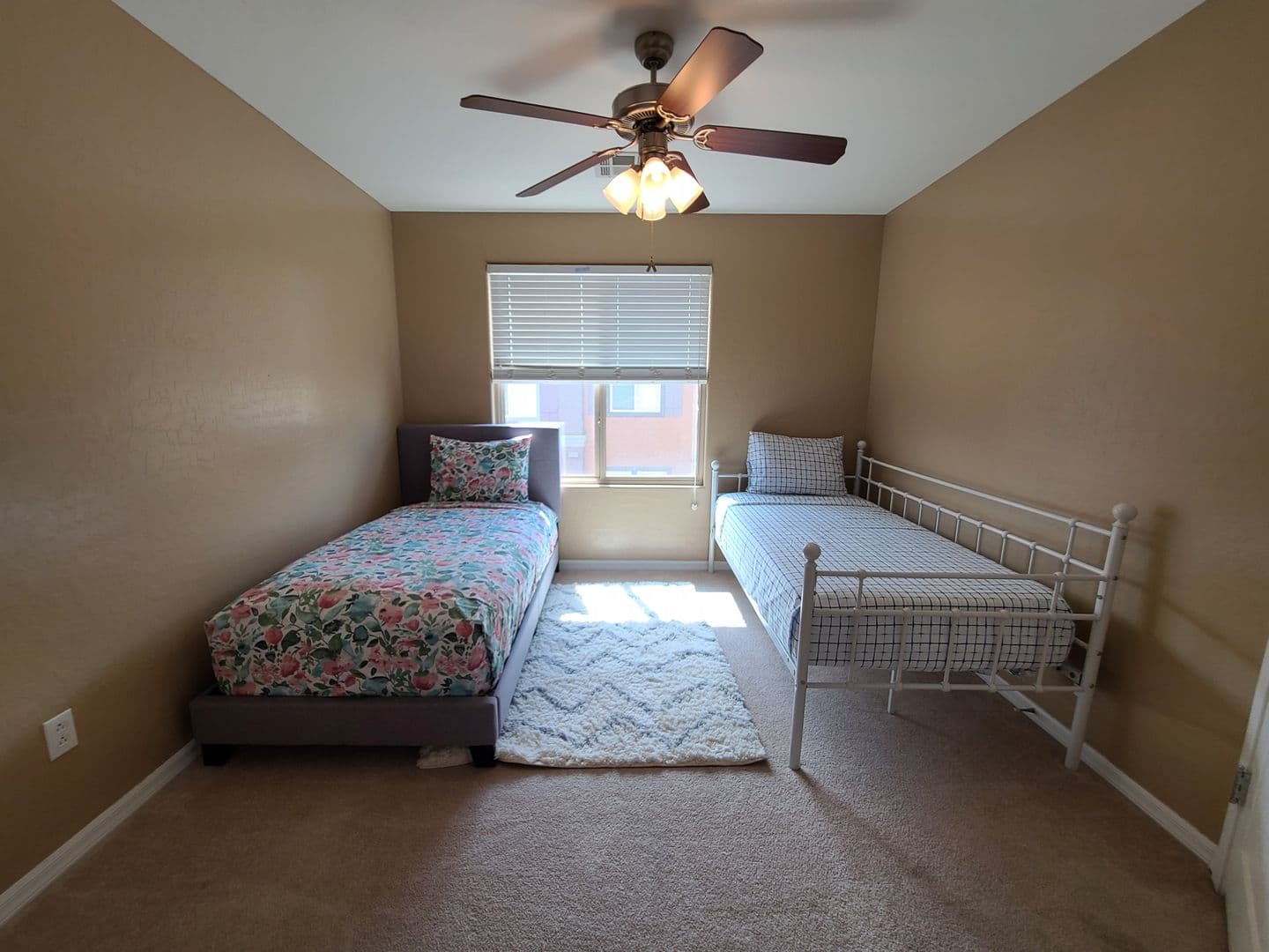 North Las Vegas Townhome: 4650 Ranch House Rd #70
