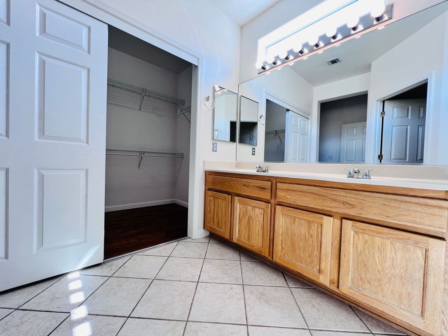 Henderson House: 3047 Hickory Valley Rd