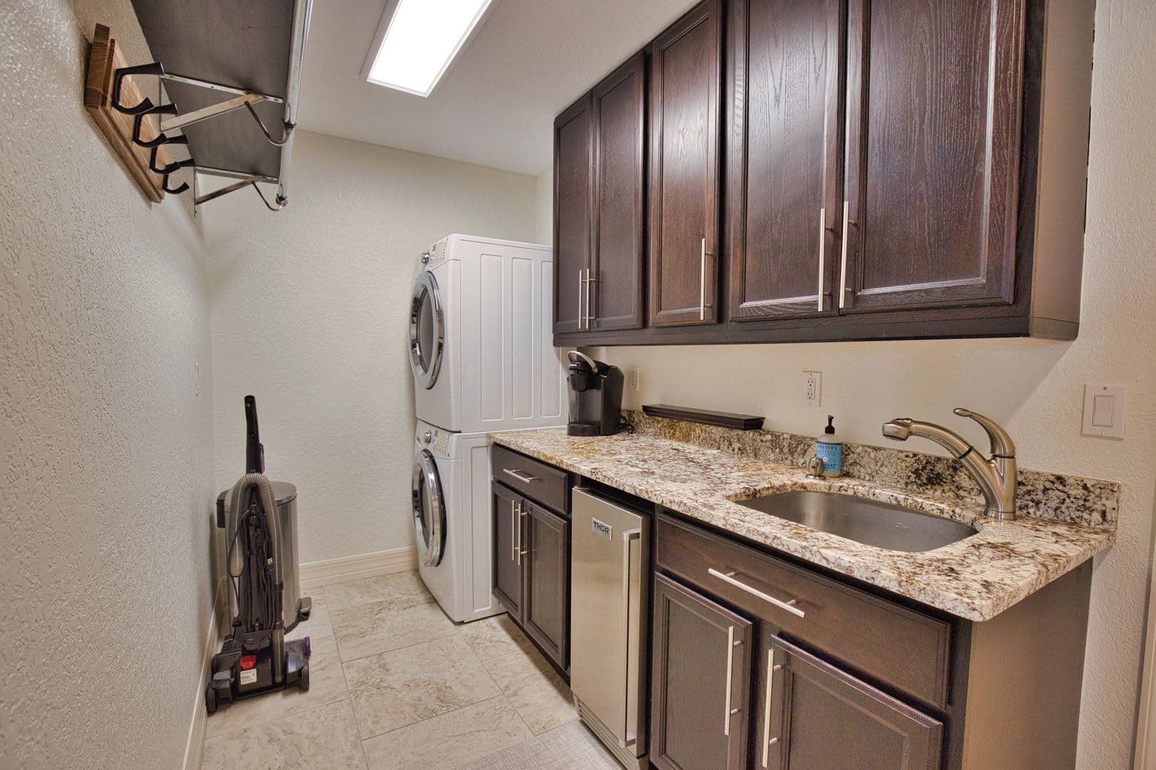 Venice House: 630 Khyber Lane
