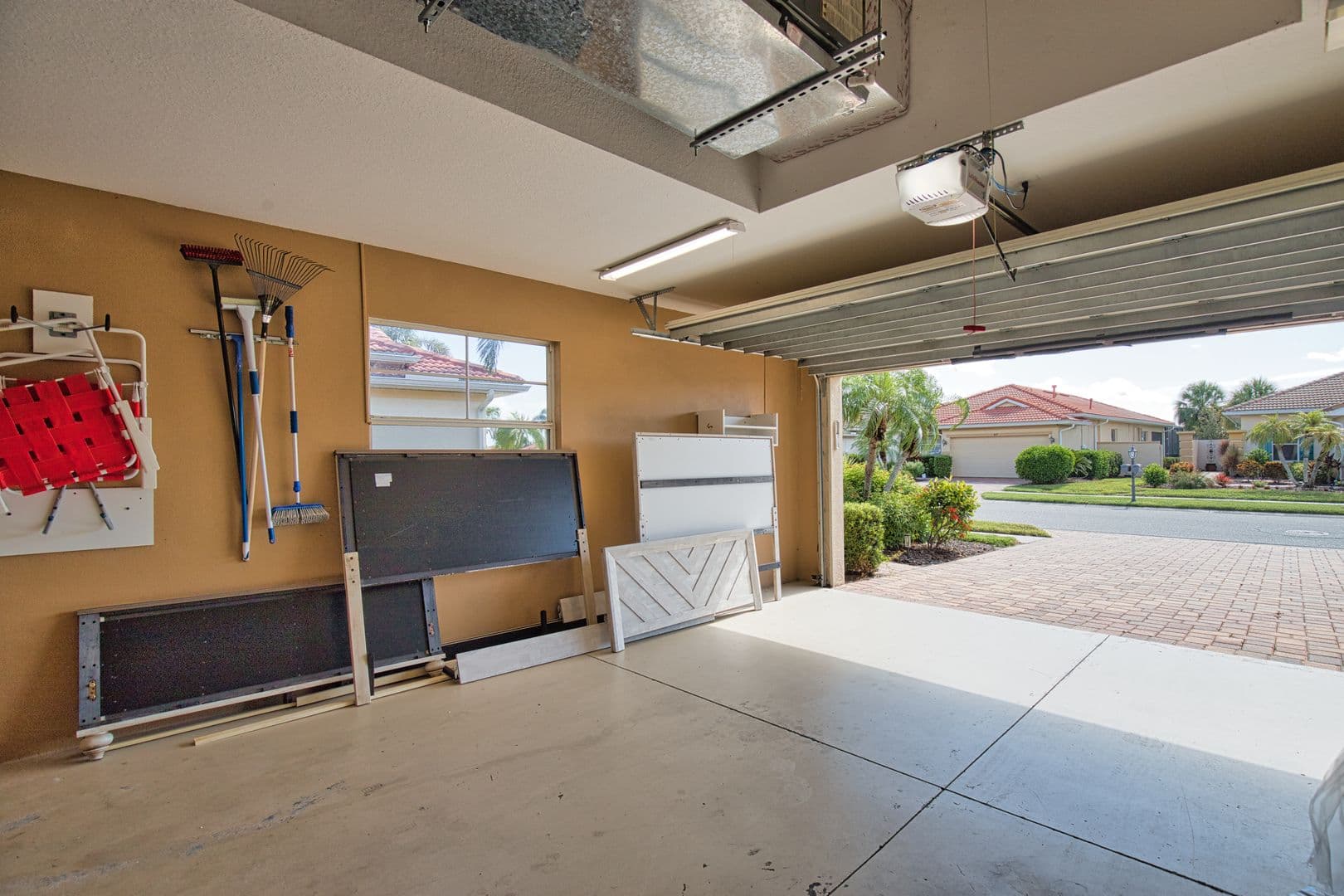 Nokomis House: 482 Montelluna Drive