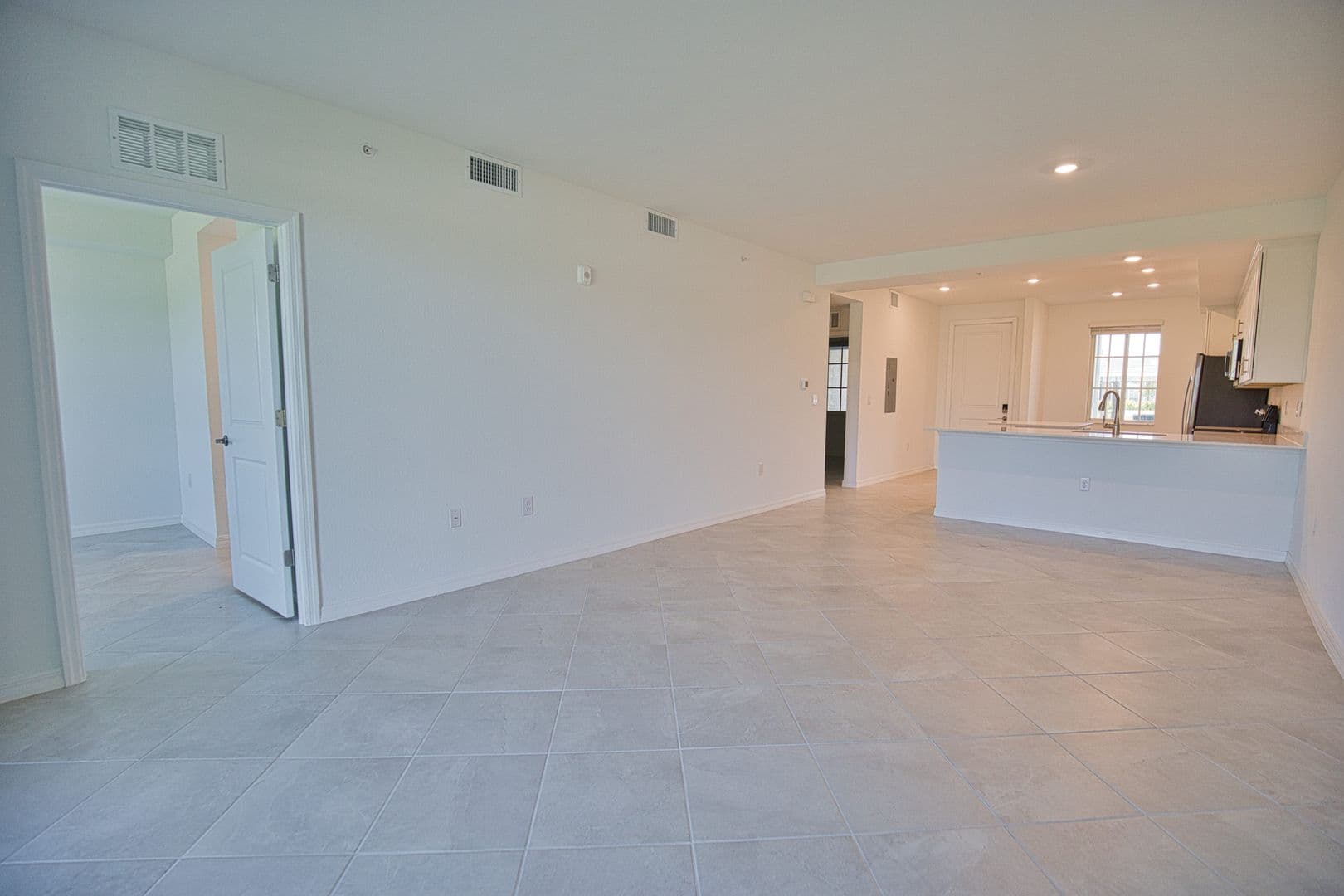 Venice House: 12280 Wellen Golf Street #104