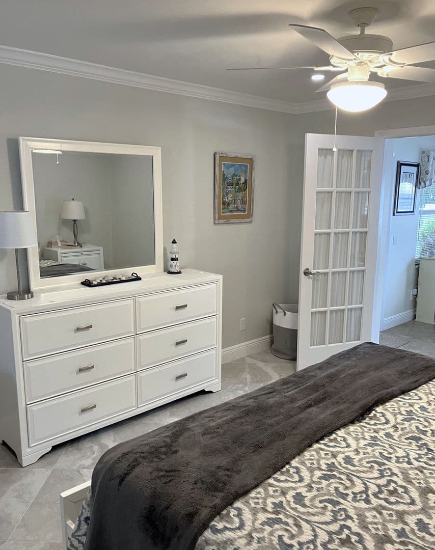 Venice Condo: 100 Avenue Des Pasque #9