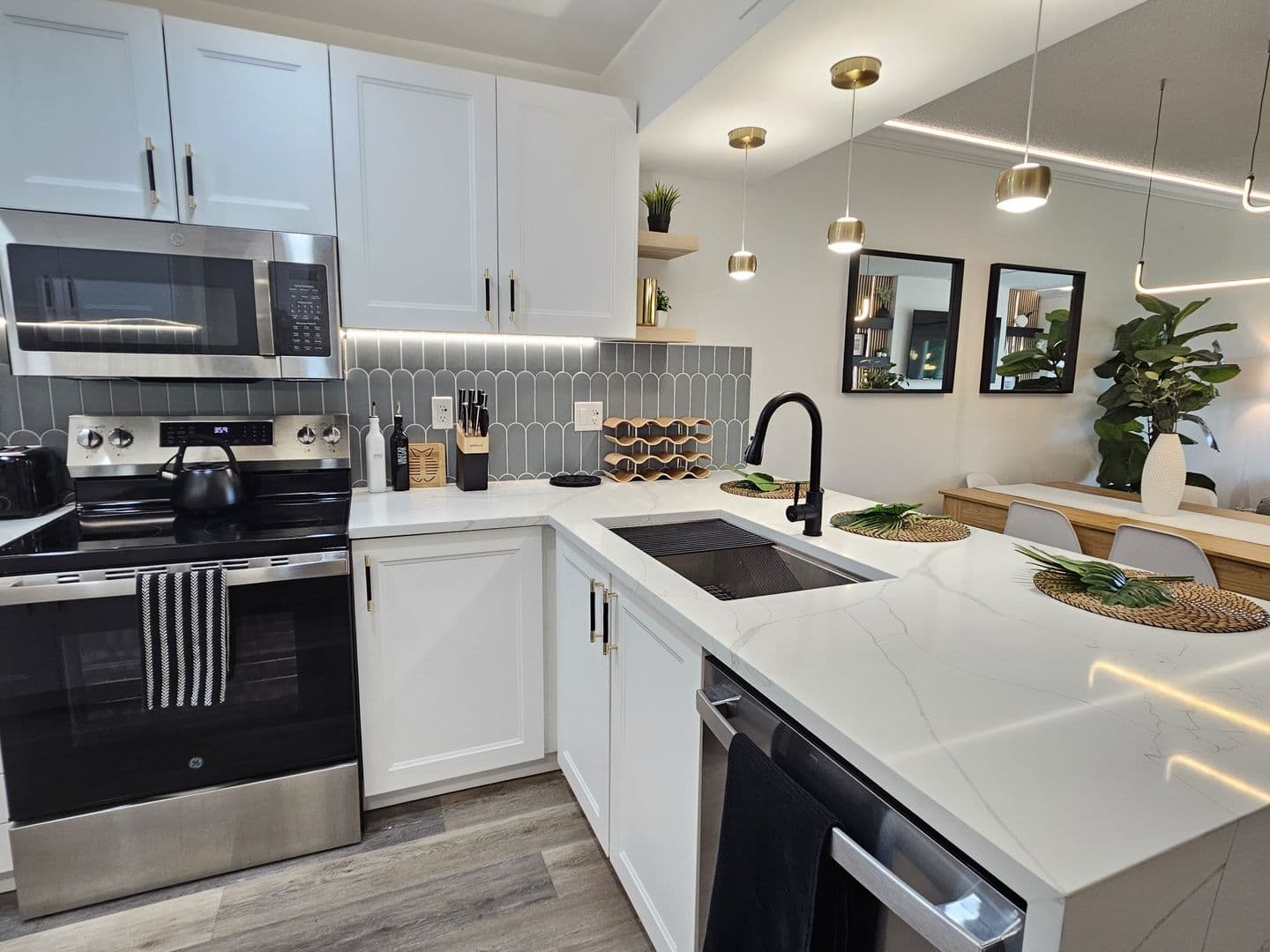 Venice Condo: 437 Cerromar Lane #424
