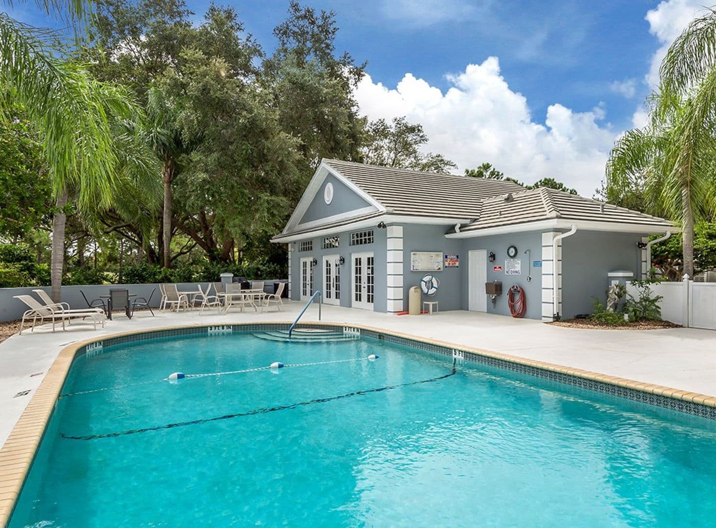 Venice Apartment: 540 Clubside Circle