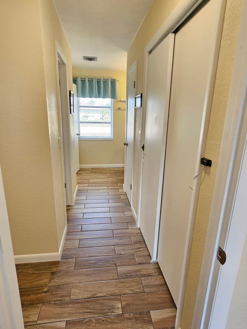 Venice House: 426 Pineview Drive