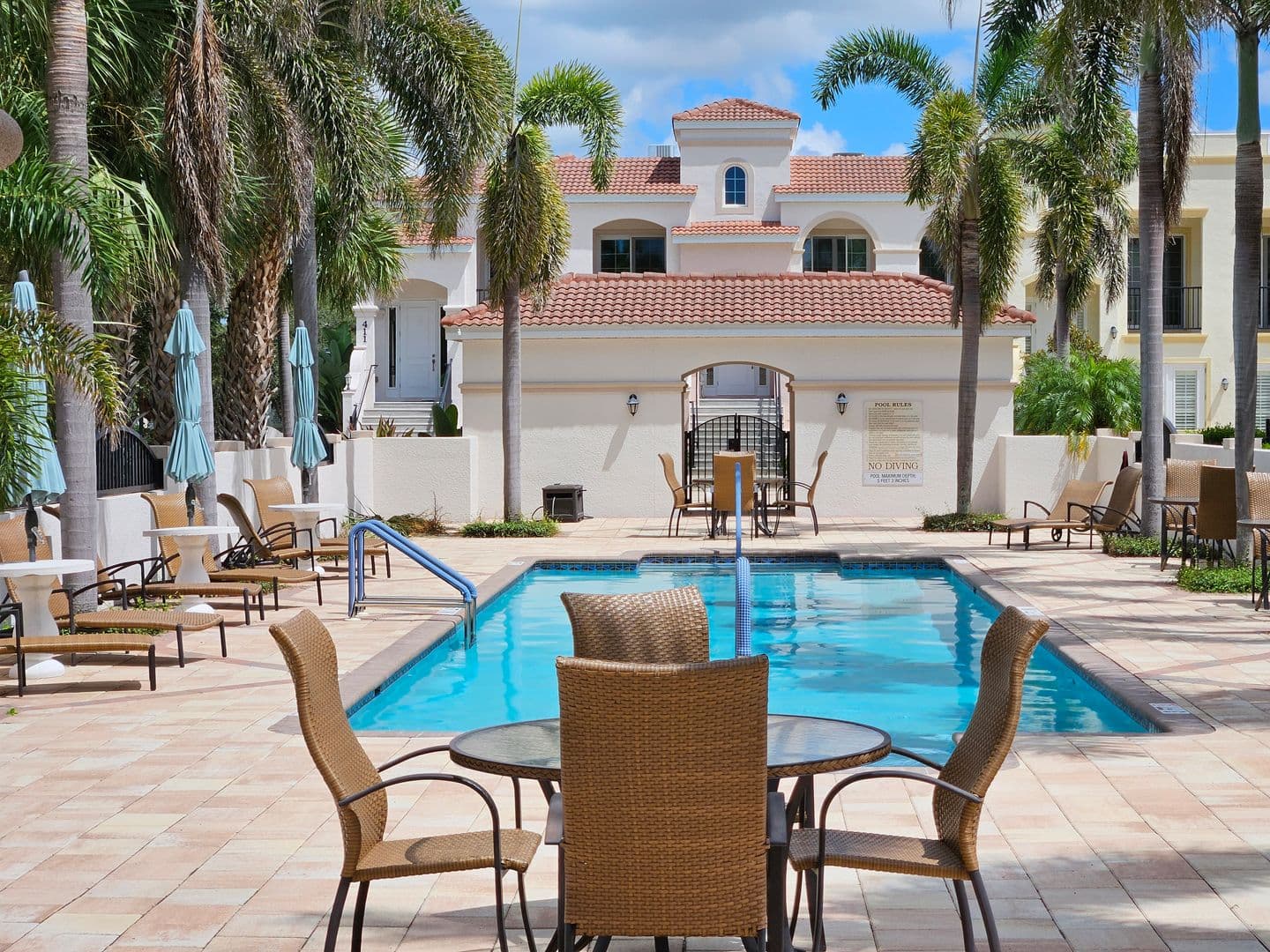Venice Condo: 461 S Nokomis Ave