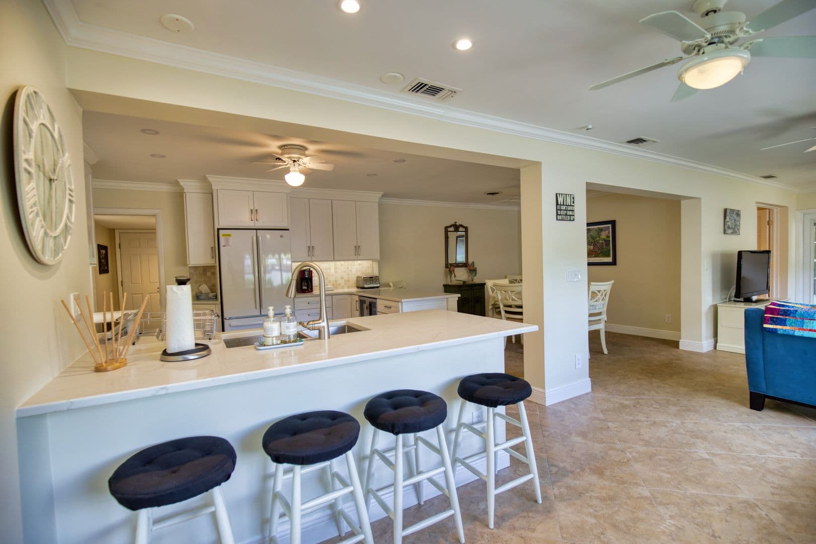 Venice Condo: 100 Avenue Des Pasque #9