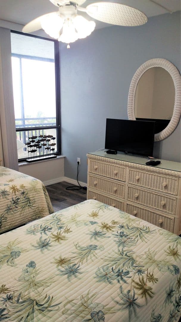 Venice House: 627 Alhambra Road #702