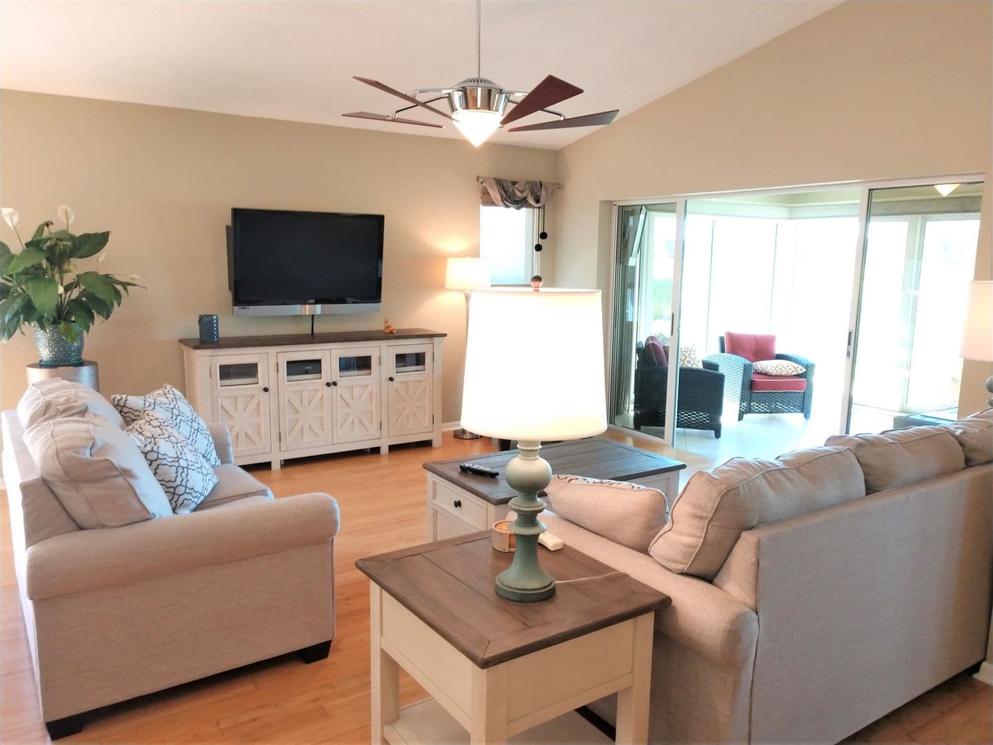 Venice Apartment: 540 Clubside Circle