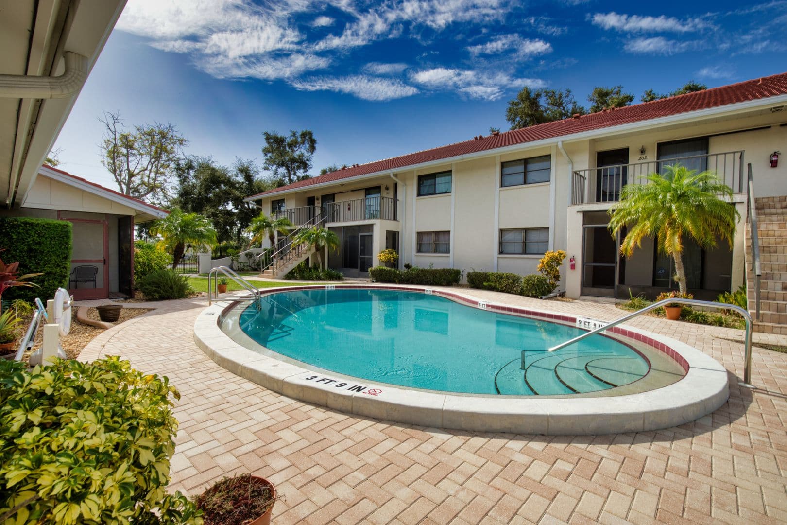 Venice Condo: 100 Avenue Des Pasque #9