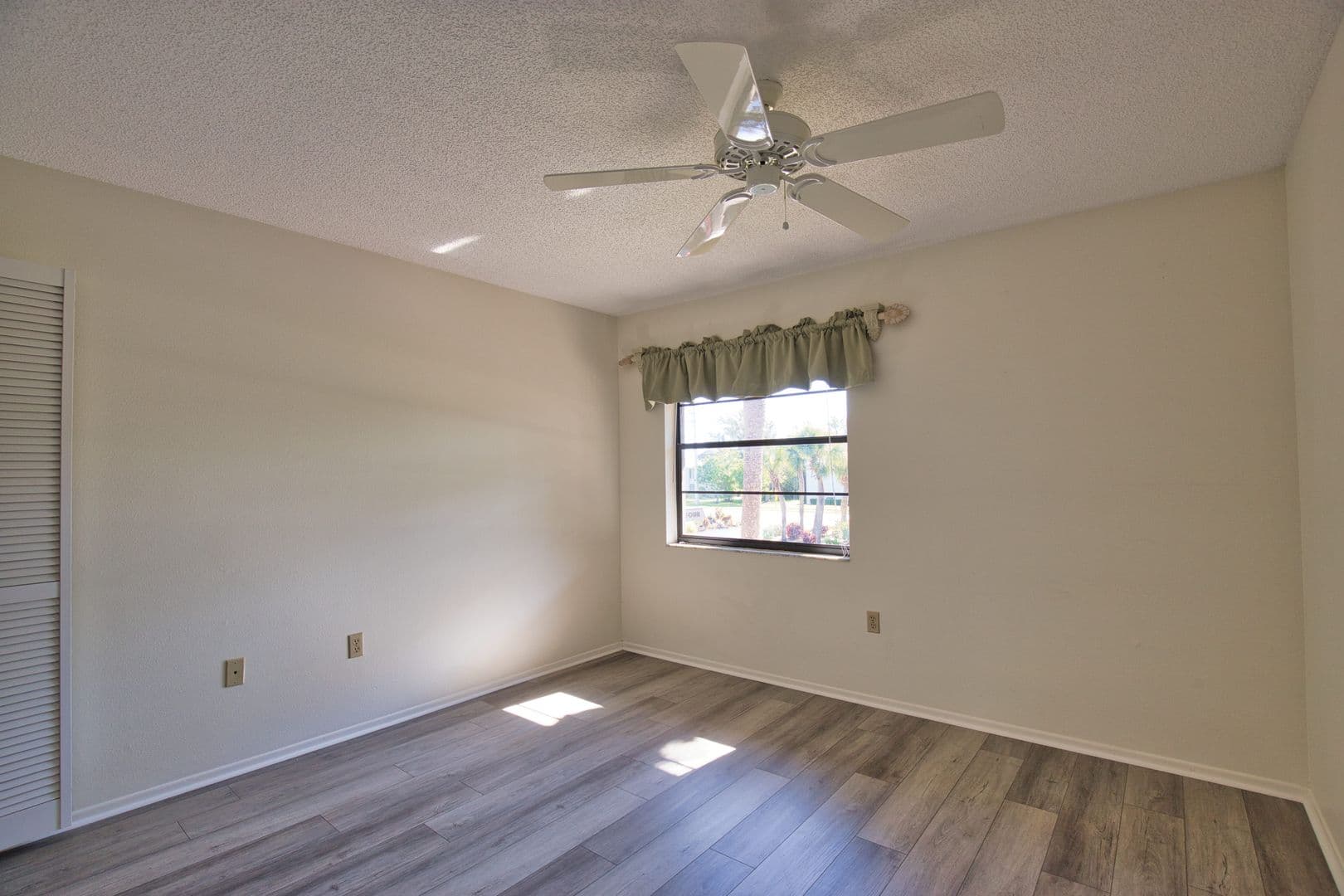 Venice Condo: 927 Capri Isles Blvd #8