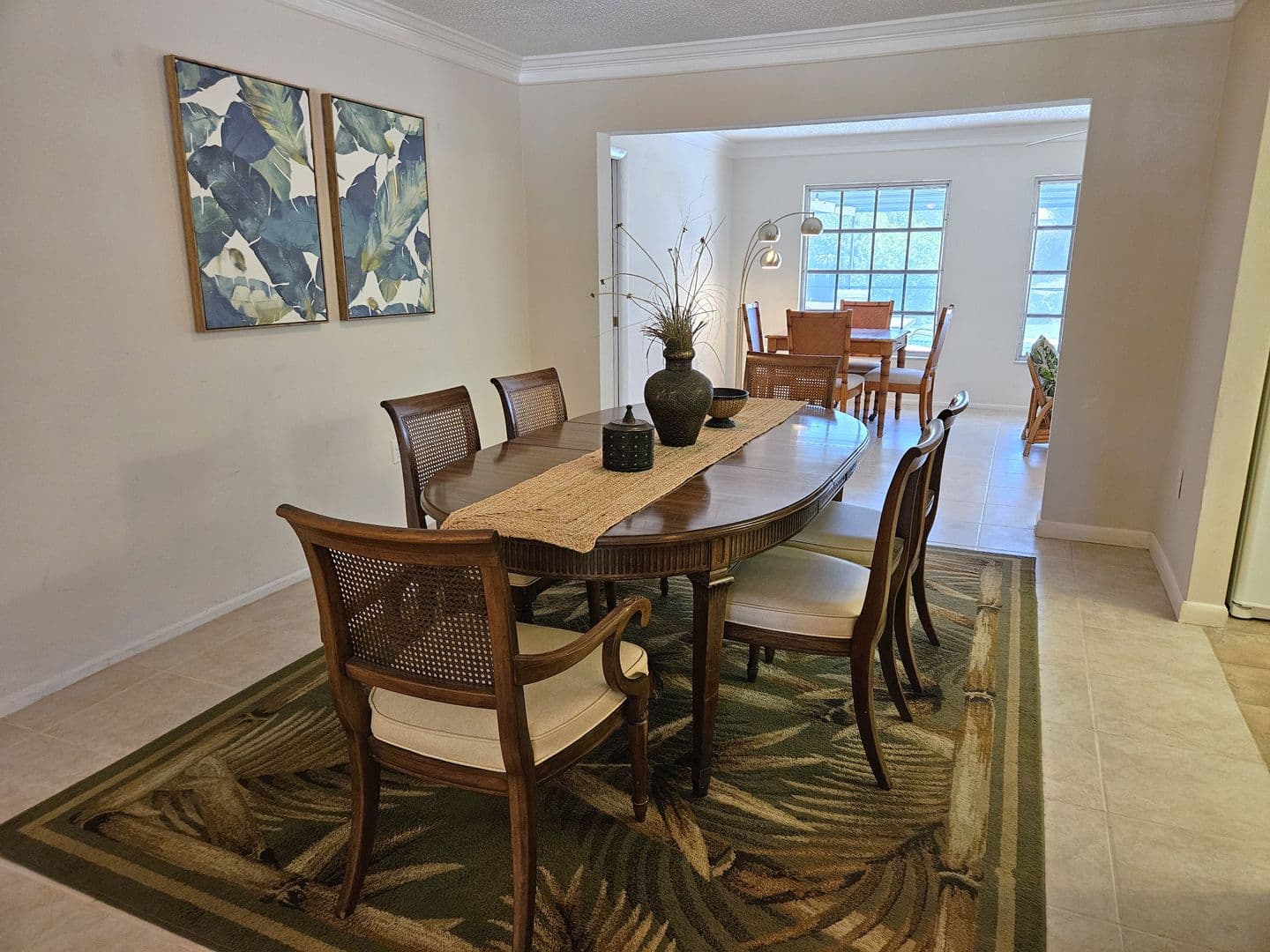 Venice House: 492 E Shade Drive