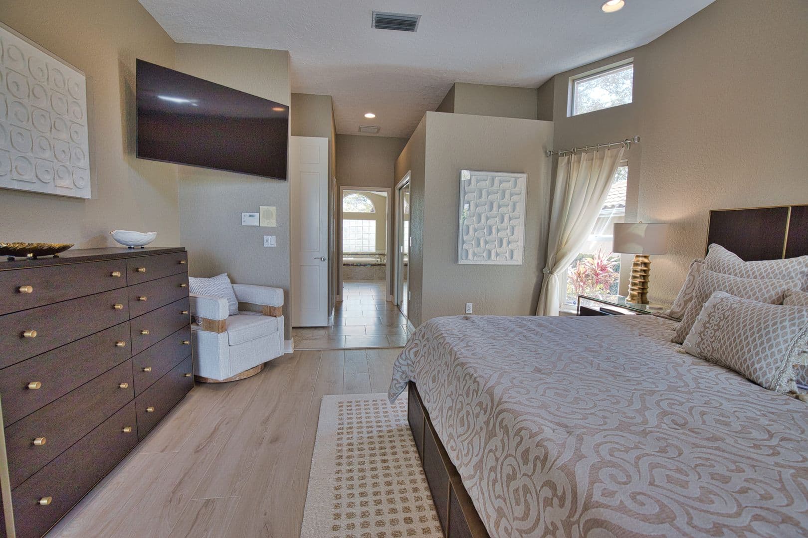 Venice House: 630 Khyber Lane