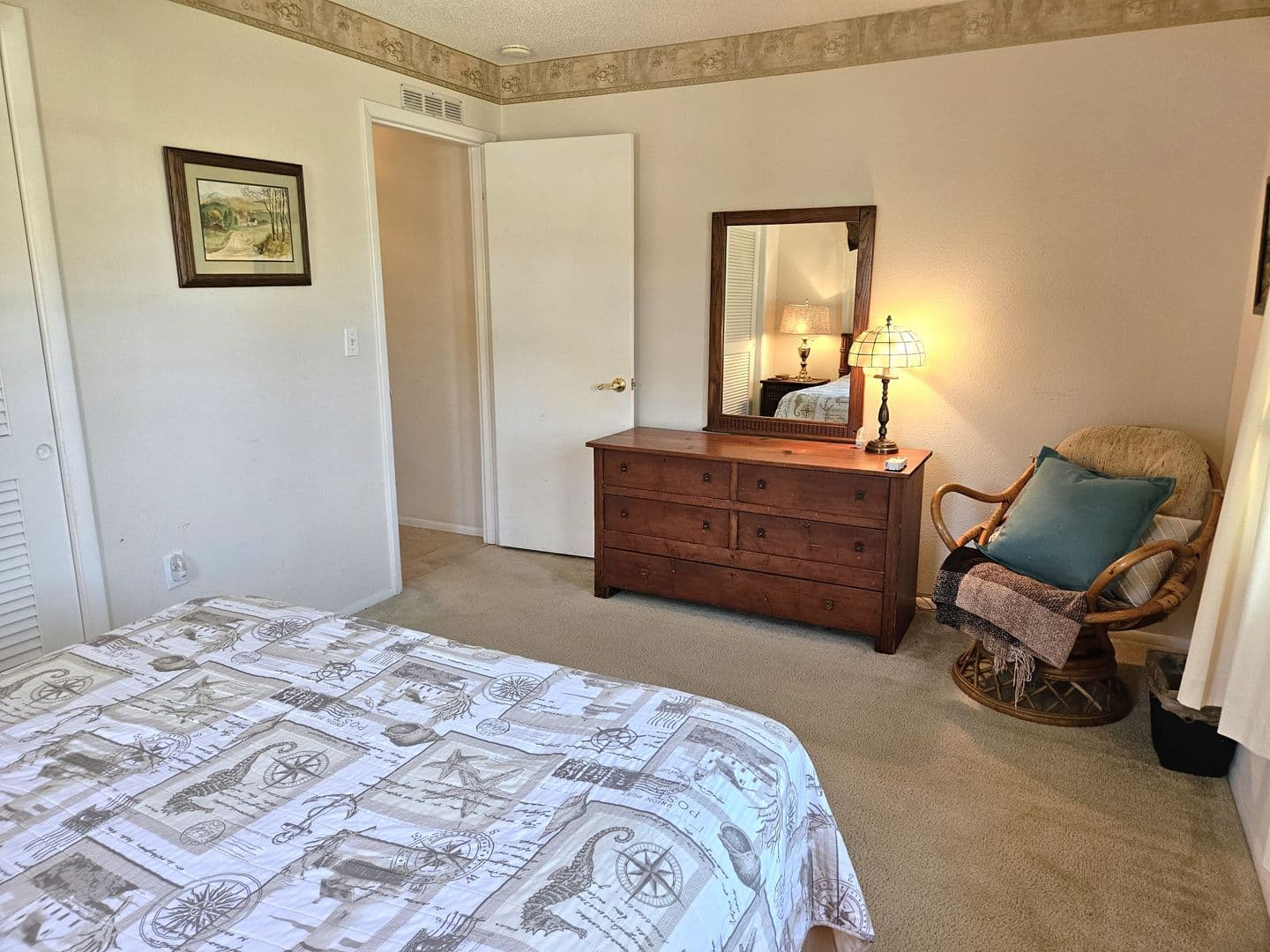 Venice House: 492 E Shade Drive