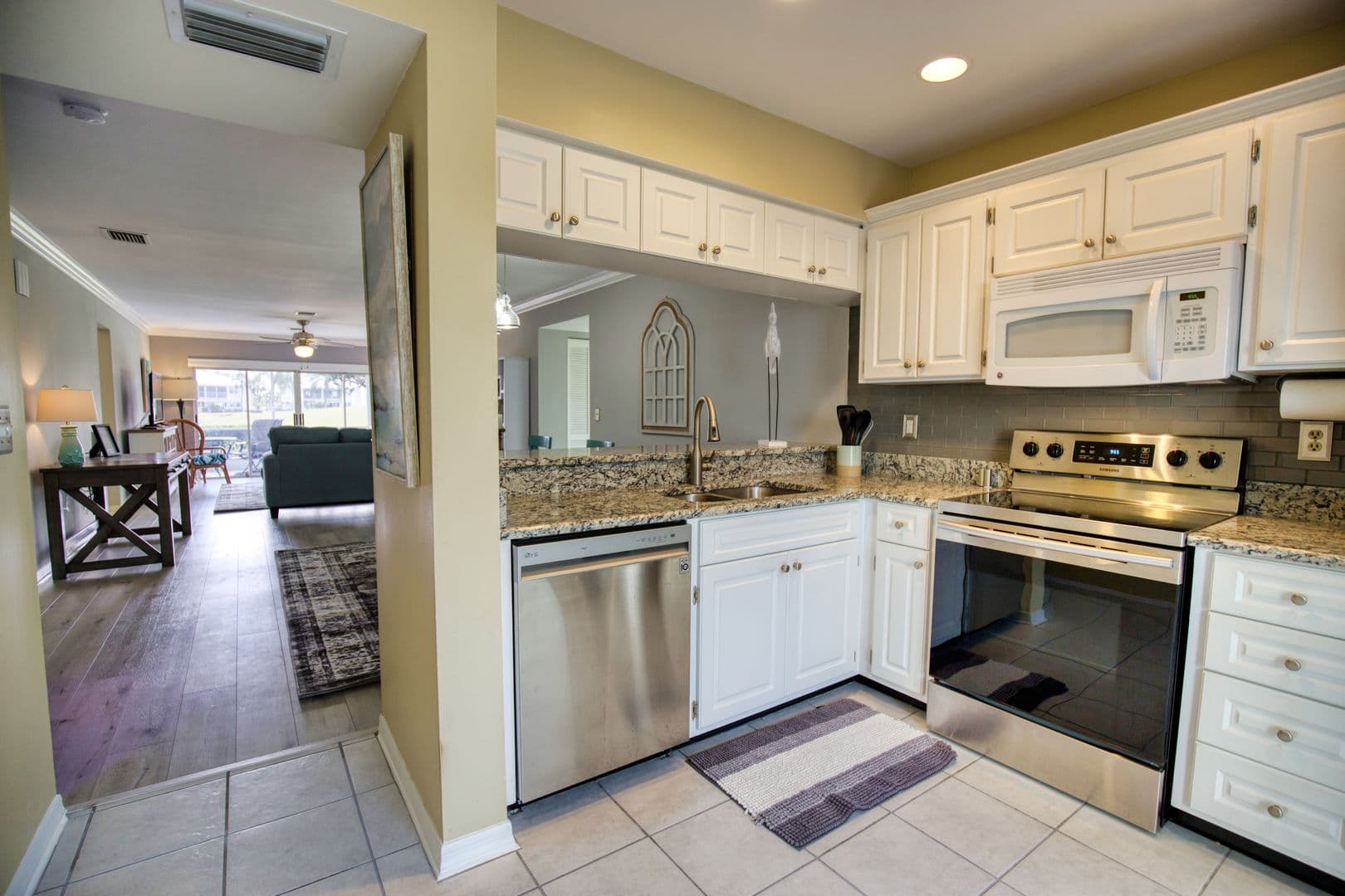 Venice House: 208 Cerromar Way S. #26