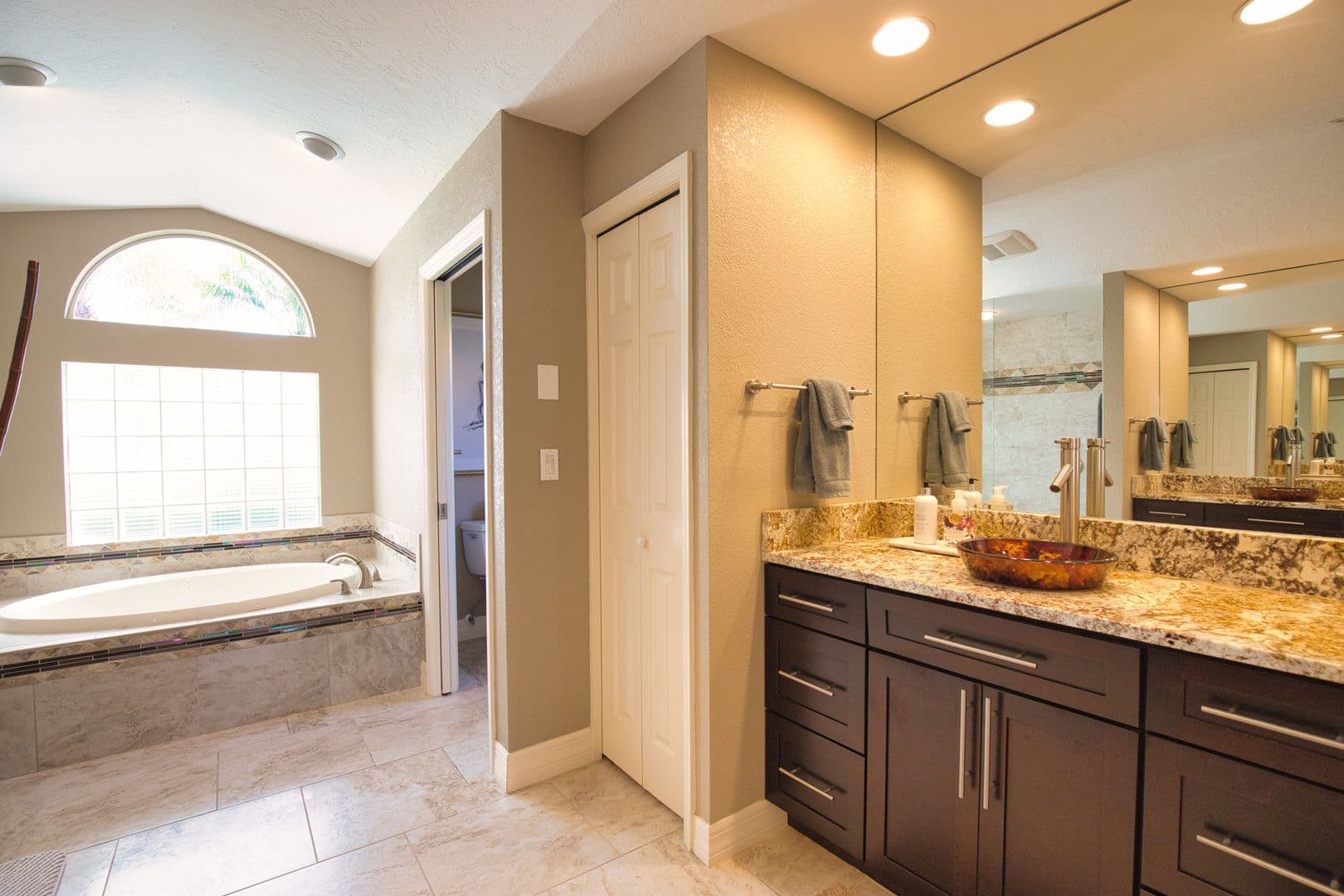 Venice House: 630 Khyber Lane
