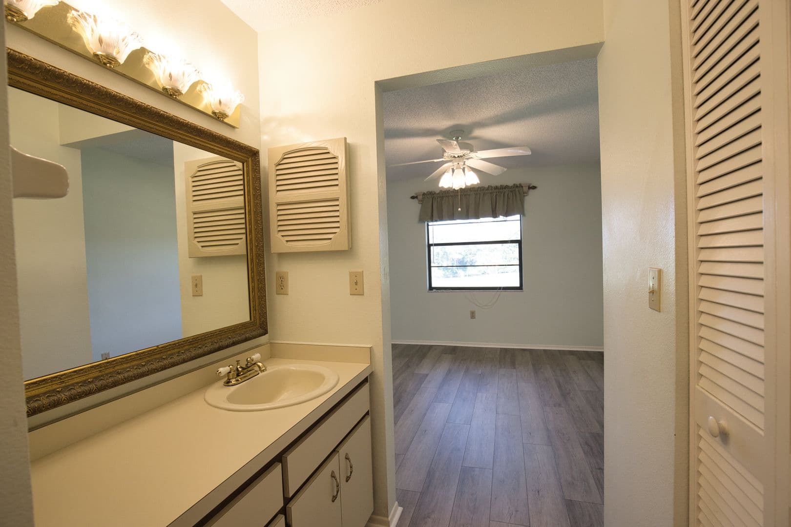 Venice Condo: 927 Capri Isles Blvd #8