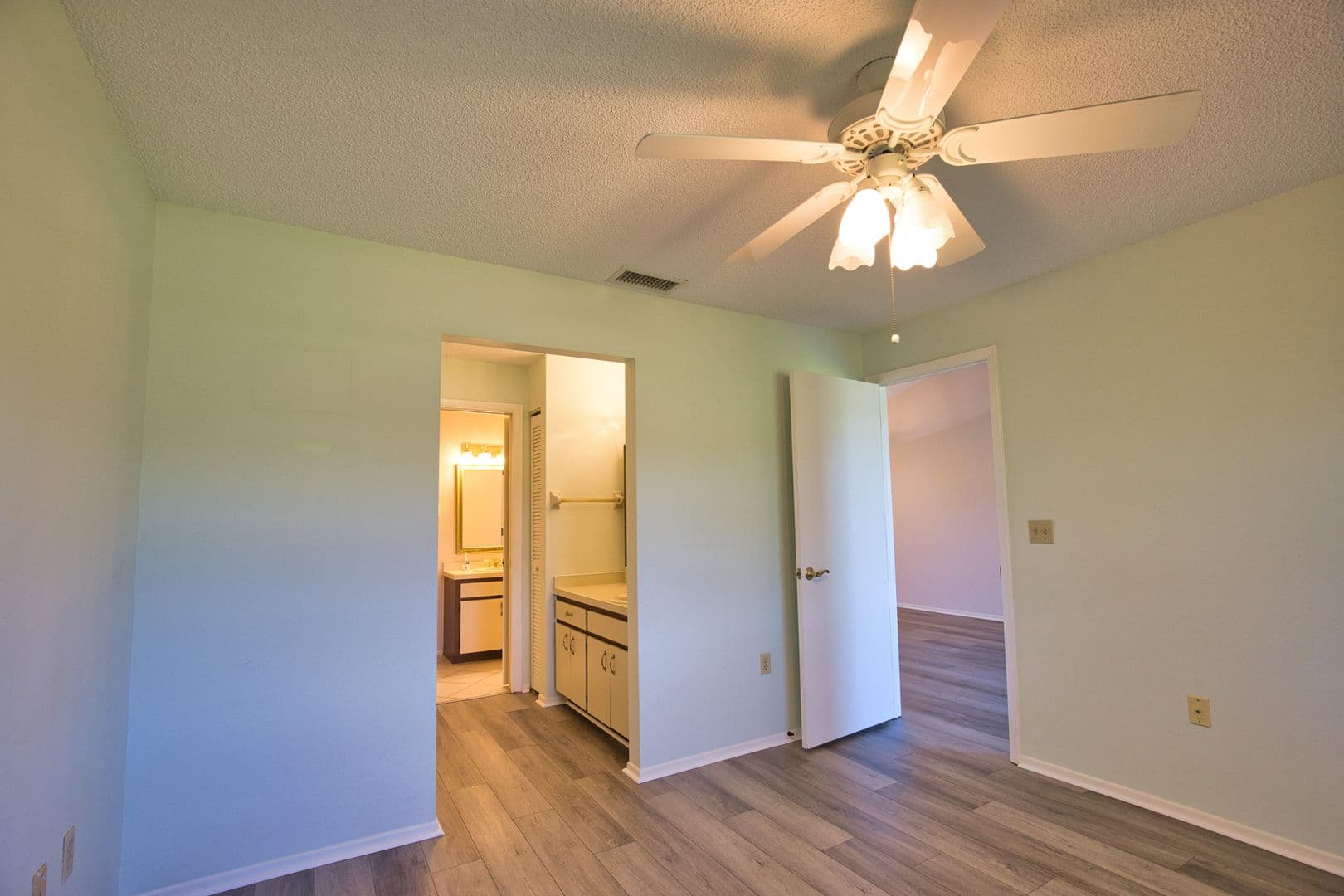 Venice Condo: 927 Capri Isles Blvd #8