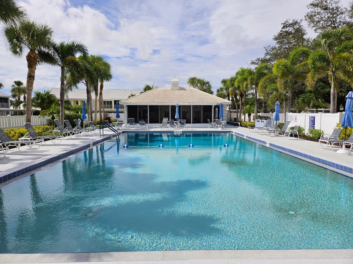Venice Condo: 437 Cerromar Lane #424
