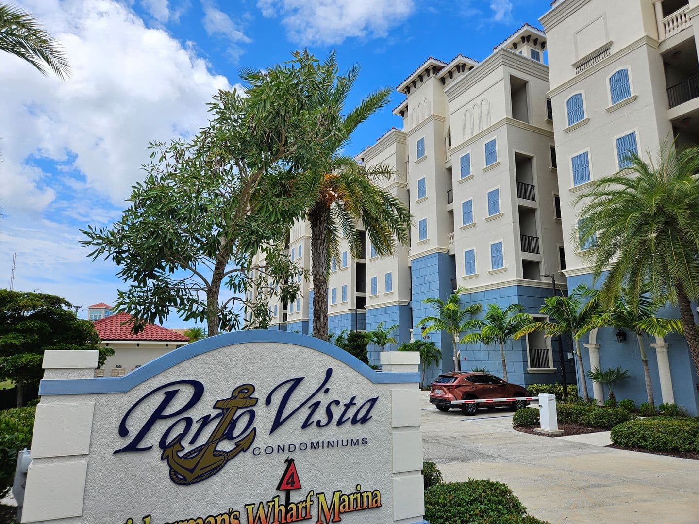 Venice Condo: 503 N Tamiami Trail #301