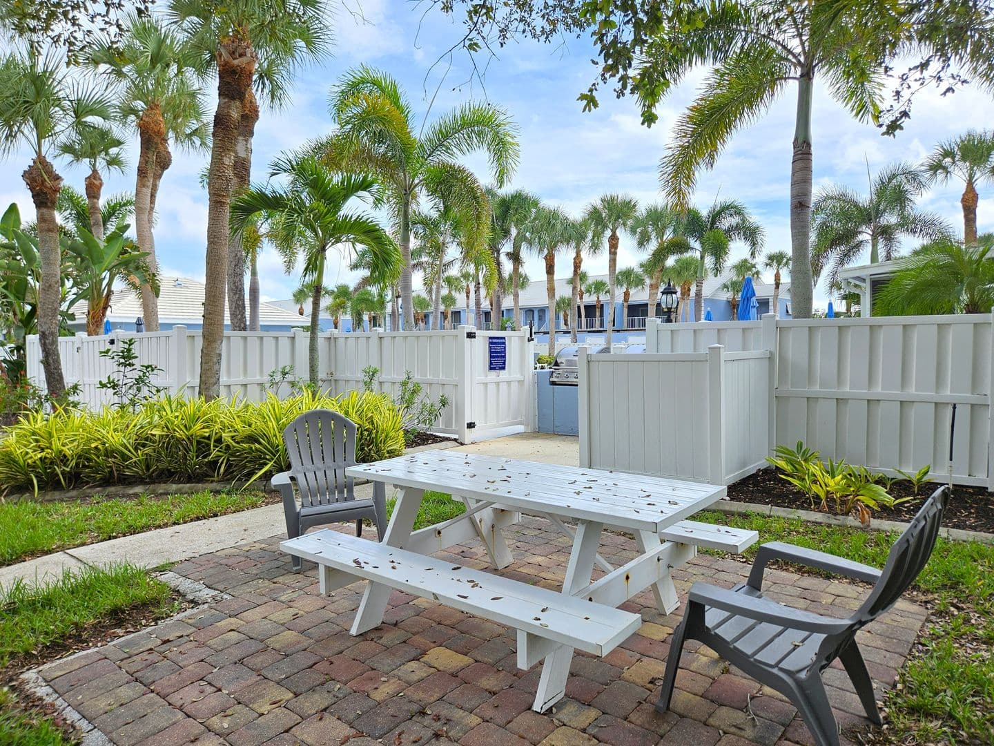 Venice Condo: 437 Cerromar Lane #424