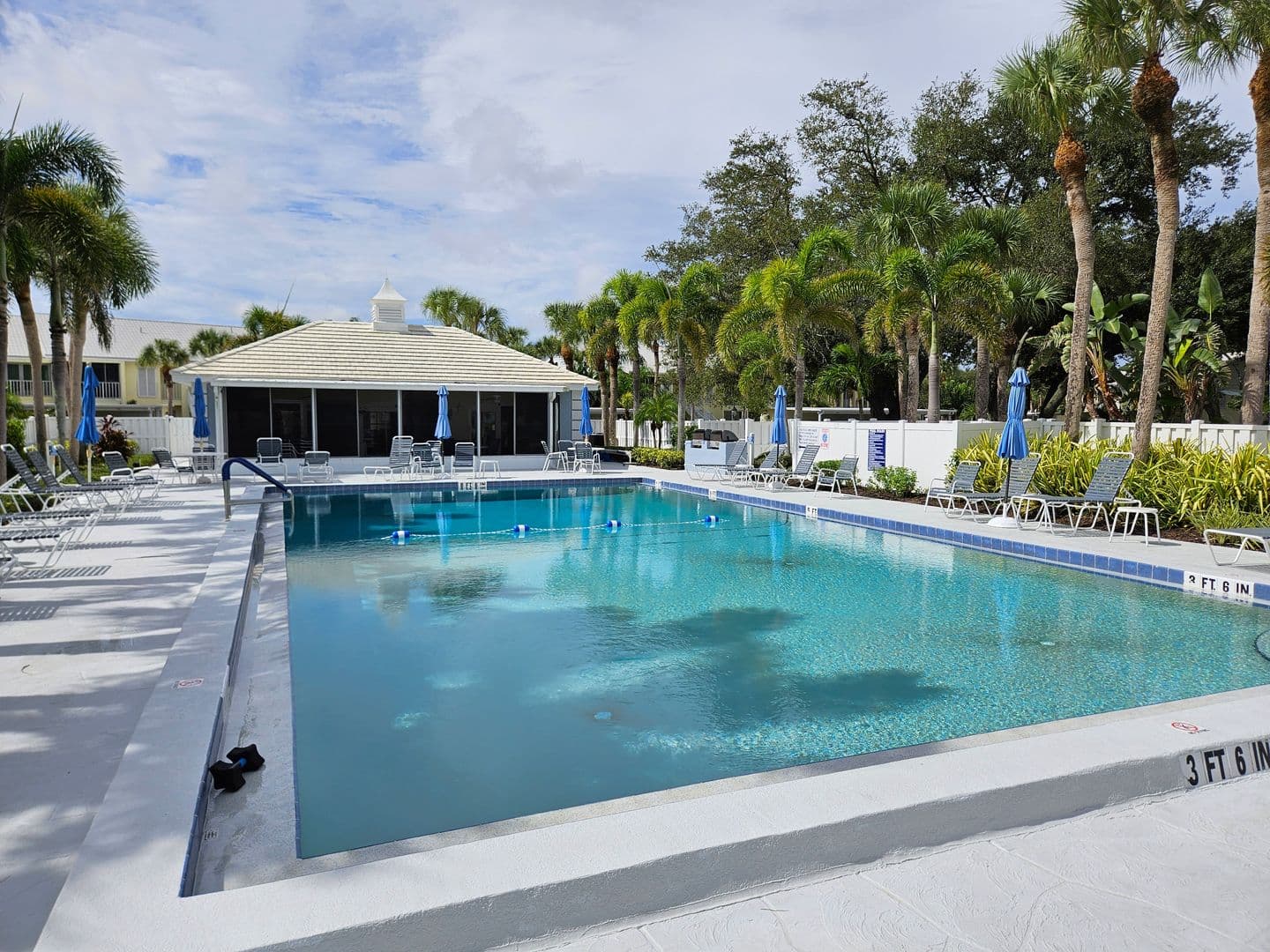 Venice Condo: 437 Cerromar Lane #424