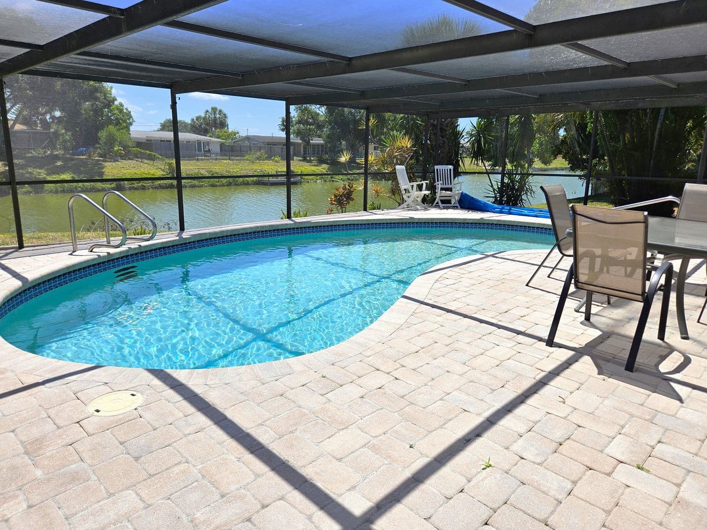 Venice House: 492 E Shade Drive