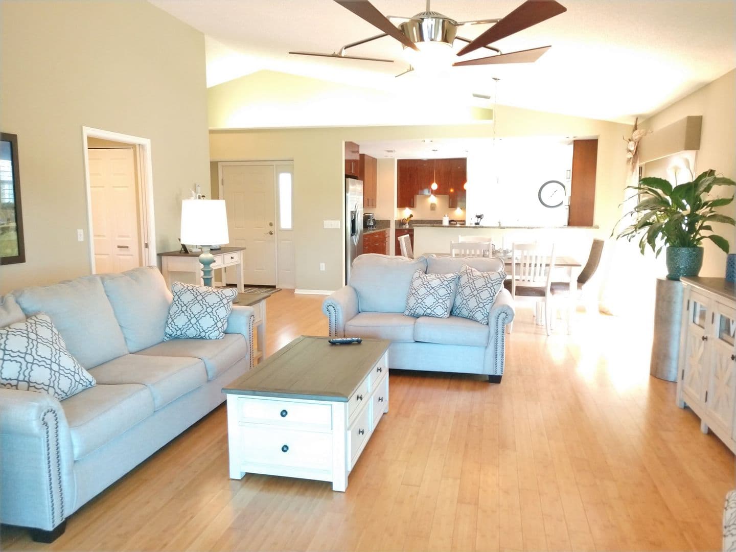 Venice Apartment: 540 Clubside Circle
