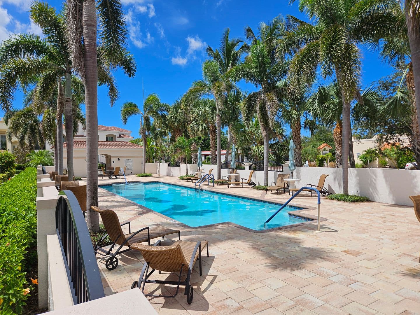 Venice Condo: 461 S Nokomis Ave