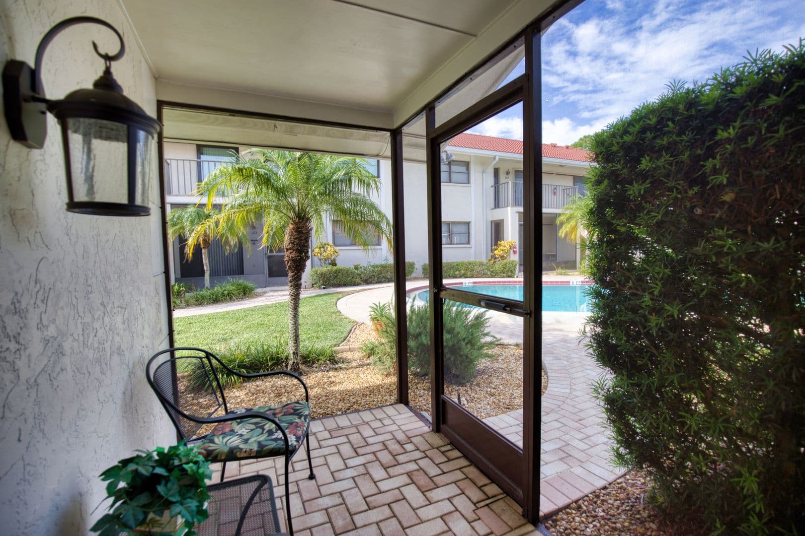 Venice Condo: 100 Avenue Des Pasque #9