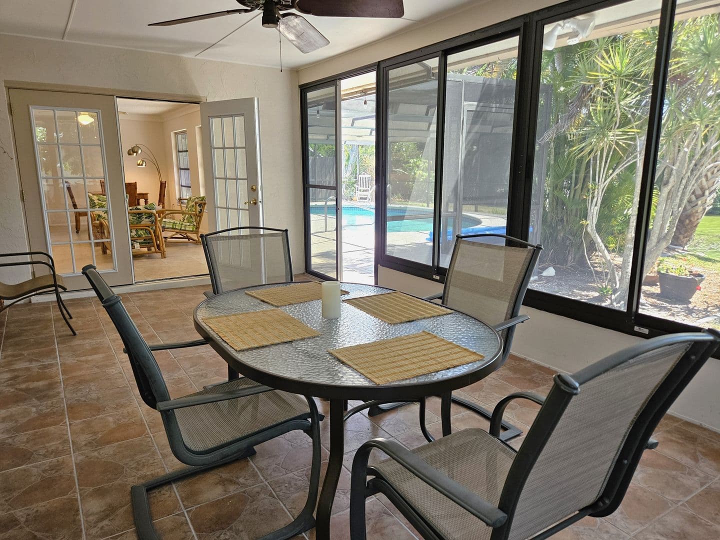 Venice House: 492 E Shade Drive